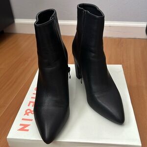 7.5 black boots